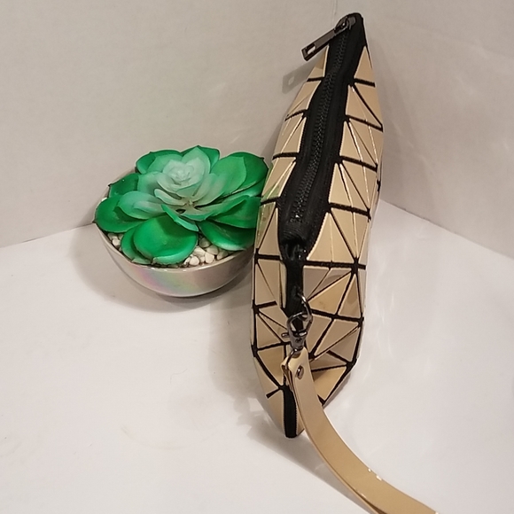 Ying Sai Hua Geometric Wrislet Nude - Picture 5 of 7